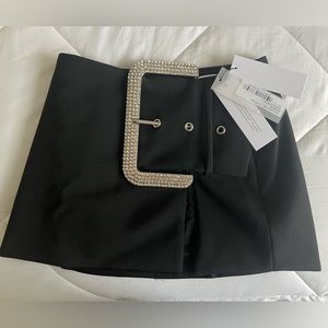 AREA CRYSTAL BUCKLE MINI SKIRT